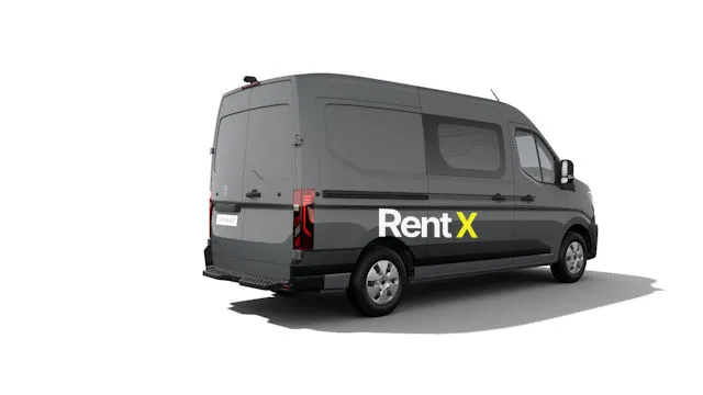 Renault Master L2H2 von schräg hinten mit Trittstufe am Heck